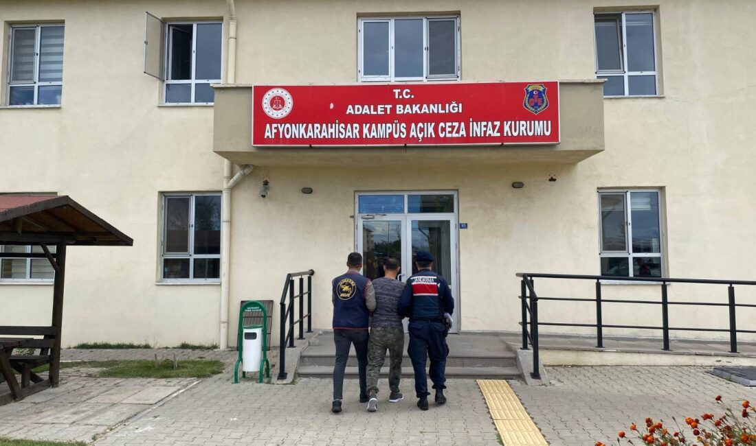 Afyonkarahisar İl Jandarma Komutanlığı ekipleri, aranan şahısların yakalanmasına yönelik yürüttükleri