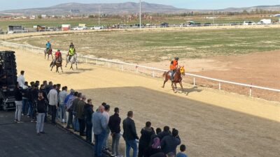 Afyonkarahisar Tomris Hatun Rahvan At Tesisleri’nde düzenlenen Rahvan Binicilik Türkiye