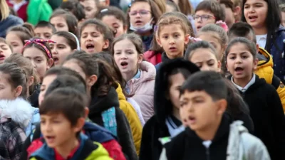 Balıkesir Sındırgı merkezli 6.1 büyüklüğündeki depremde 3 bina ve 1