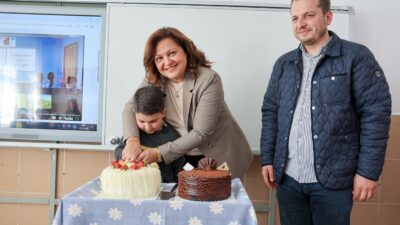 Belediye Başkanı Burcu Köksal, 2. sınıf öğrencisi Muhammed Emin’in sınıf