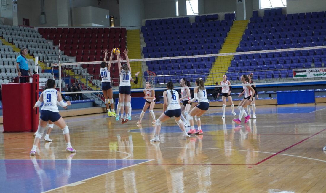 Kadınlar Voleybol 2. Ligi'nde Afyon Gençlik Spor 1-3 Denizli Büyükşehir'e