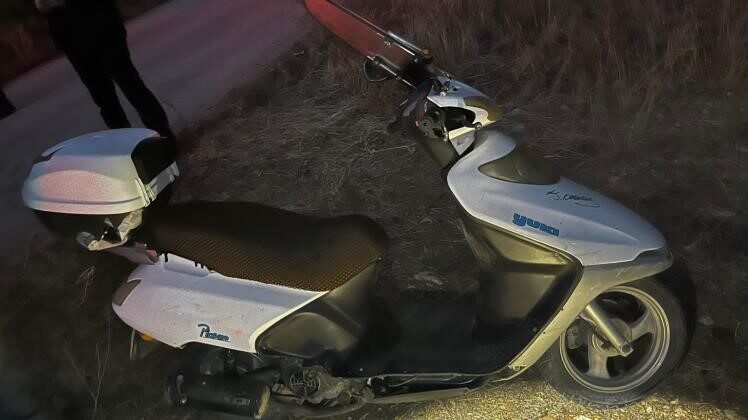 Bilecik’te seyir halinde kontrolden çıkan motosiklet devrildi, sürücüsü yaralandı.