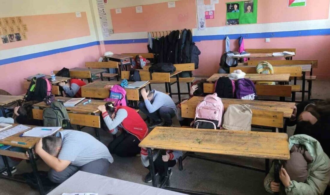 Afyonkarahisar’ın Bolvadin ilçesinde, Afetler ve Dayanıklılık Ayı etkinlikleri kapsamında ilk