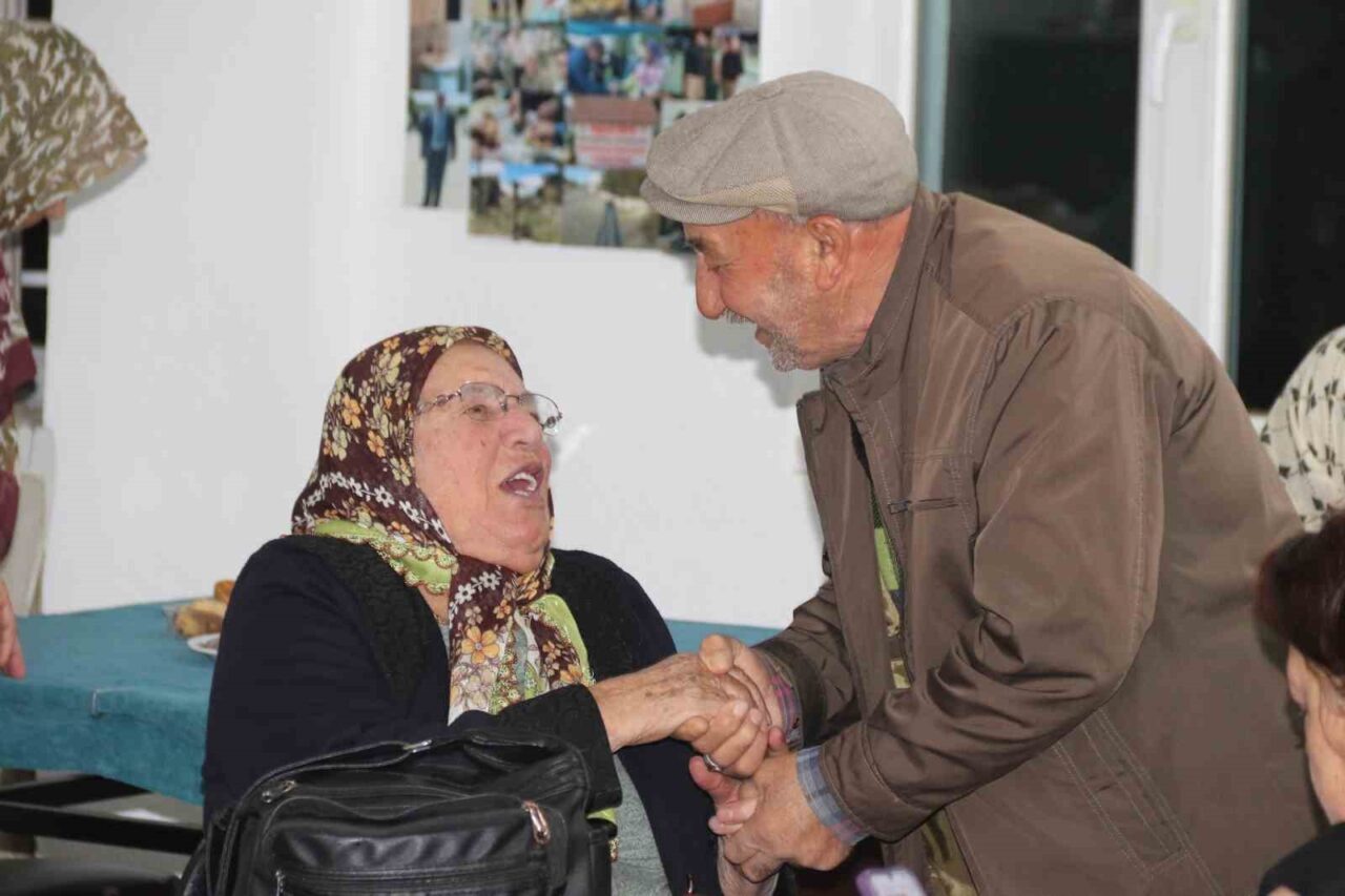 Eskişehir Seyitgazi ilçesi Taşlık Mahallesi sakinleri, her hafta sonu bir