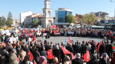 Çay ilçesinde yüzlerce öğrenci, öğretmen ve vatandaş, mazlum coğrafyalara destek