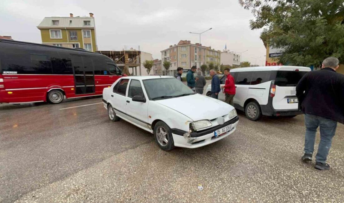 Tramvay yoluna girip trafikte tehlike saçan çocuk, kovalamaca sonunda kıstırılarak