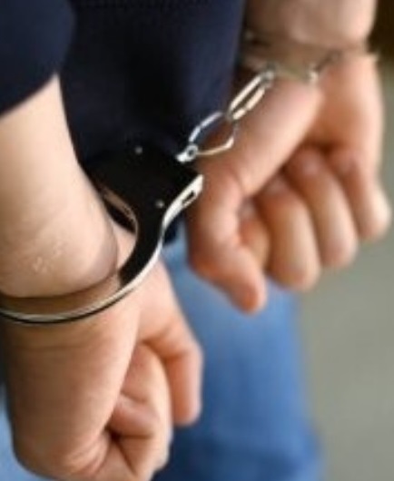 Cezaevi firarisi şahsı polis yakaladı Afyonkarahisar’da uyuşturucu madde ticaretinden 5 yıl 3 ay hapis cezasıyla