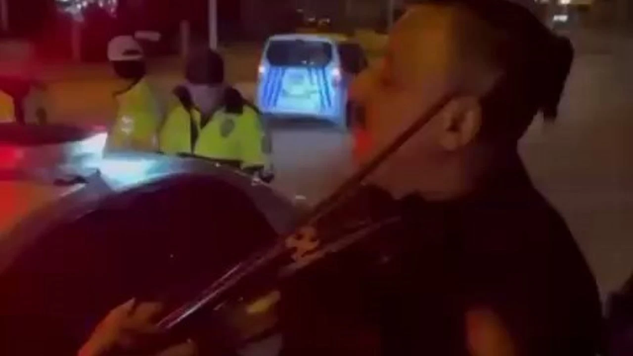 Karabük’te gece yapılan trafik denetiminde ehliyetsiz sürücüye ceza kesildi. Ancak