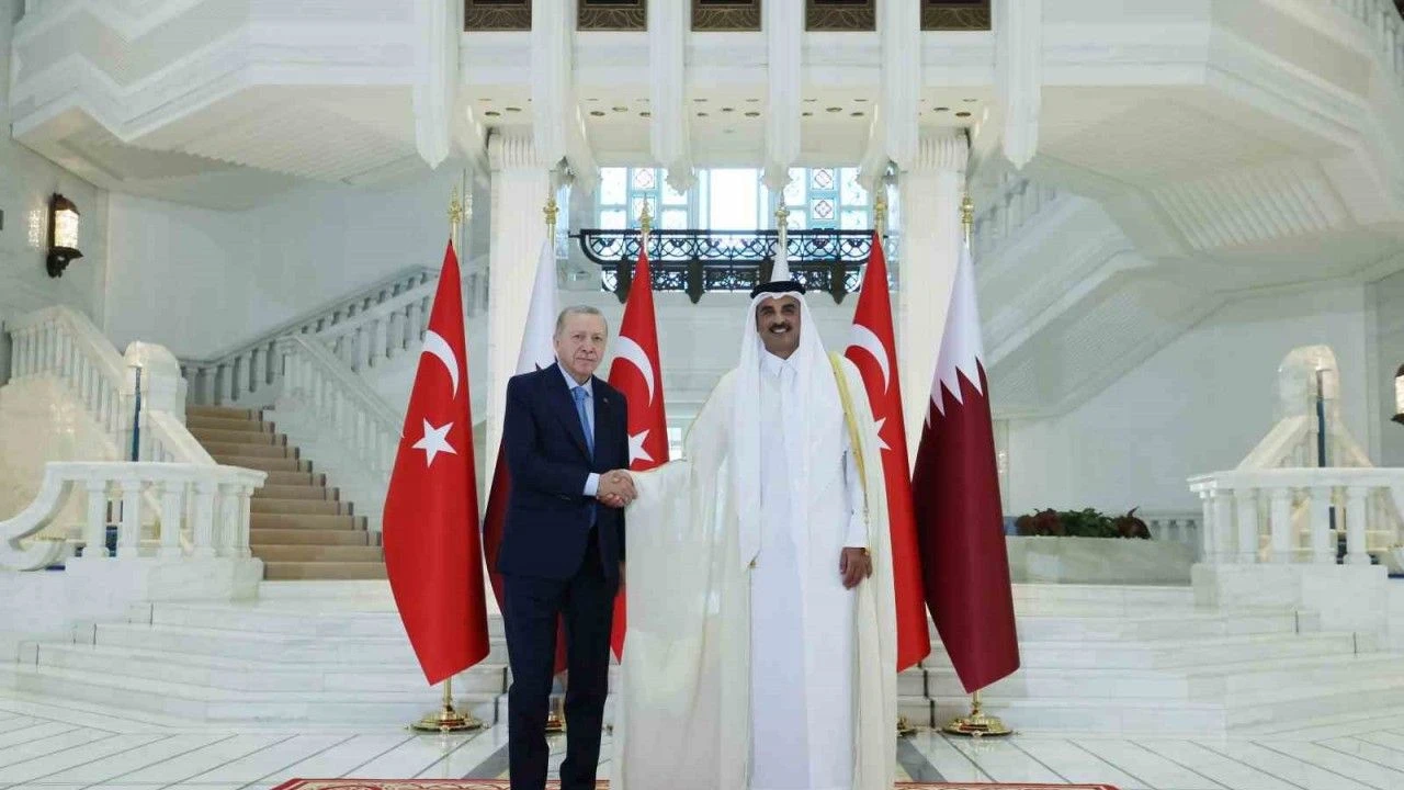 Cumhurbaşkanı Recep Tayyip Erdoğan, Kuveyt temaslarının ardından Katar’a geçti. Başkent
