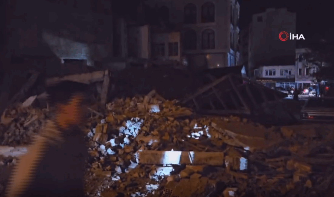 Balıkesir Sındırgı’da 6.1’lik depremde üç binanın yıkıldığı öğrenildi (video haber) Balıkesir’in Sındırgı ilçesinde meydana gelen 6.1 büyüklüğündeki deprem sonrasında bölgede