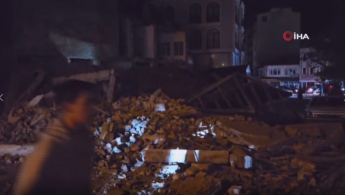 Balıkesir’in Sındırgı ilçesinde meydana gelen 6.1 büyüklüğündeki deprem sonrasında bölgede