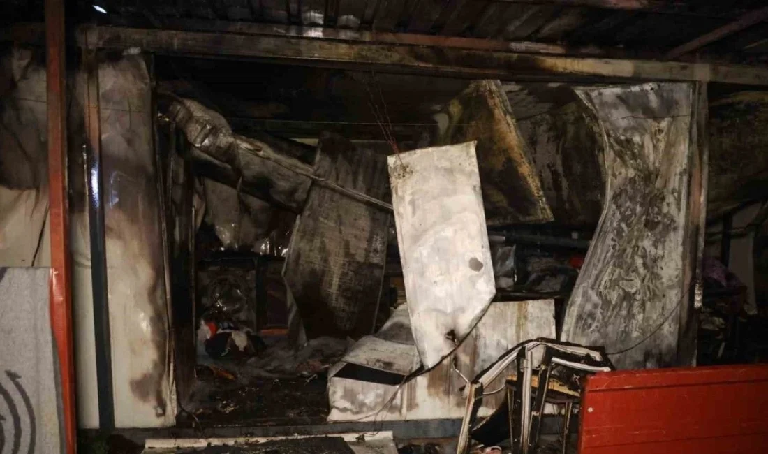 Hatay'ın Antakya ilçesinde depremzede ailenin yaşadığı konteyner yangına teslim oldu.