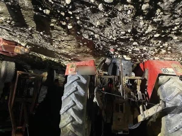 Afyonkarahisar'ın Emirdağ ilçesi Veysel köyü yakınlarında meydana gelen traktör kazasında,