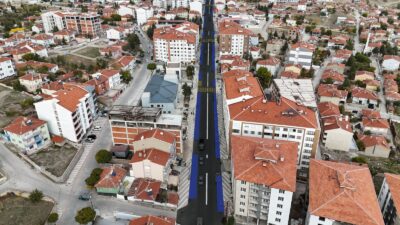 Emirdağ Belediyesi, ilçenin ana arterlerinden biri olan Eskişehir Caddesi’ni modern