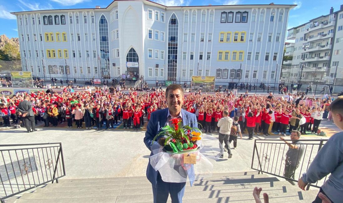 Afyonkarahisar’da bulunan Hoca Ahmet Yesevi İlkokulu öğretmenlerinden Murat Diktaş, geçtiğimiz