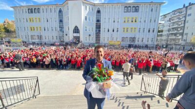 Afyonkarahisar’da bulunan Hoca Ahmet Yesevi İlkokulu öğretmenlerinden Murat Diktaş, geçtiğimiz