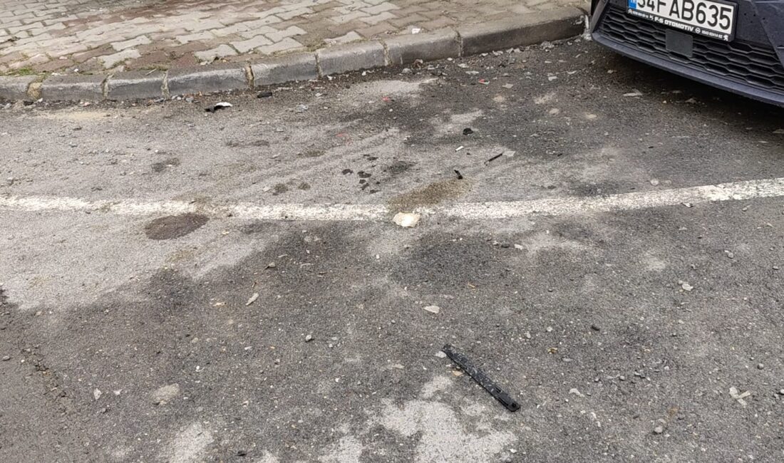 Gaziosmanpaşa Bağlarbaşı’nda motosikletli iki şüpheli, tahliye olan B.K.’nın evinin önüne