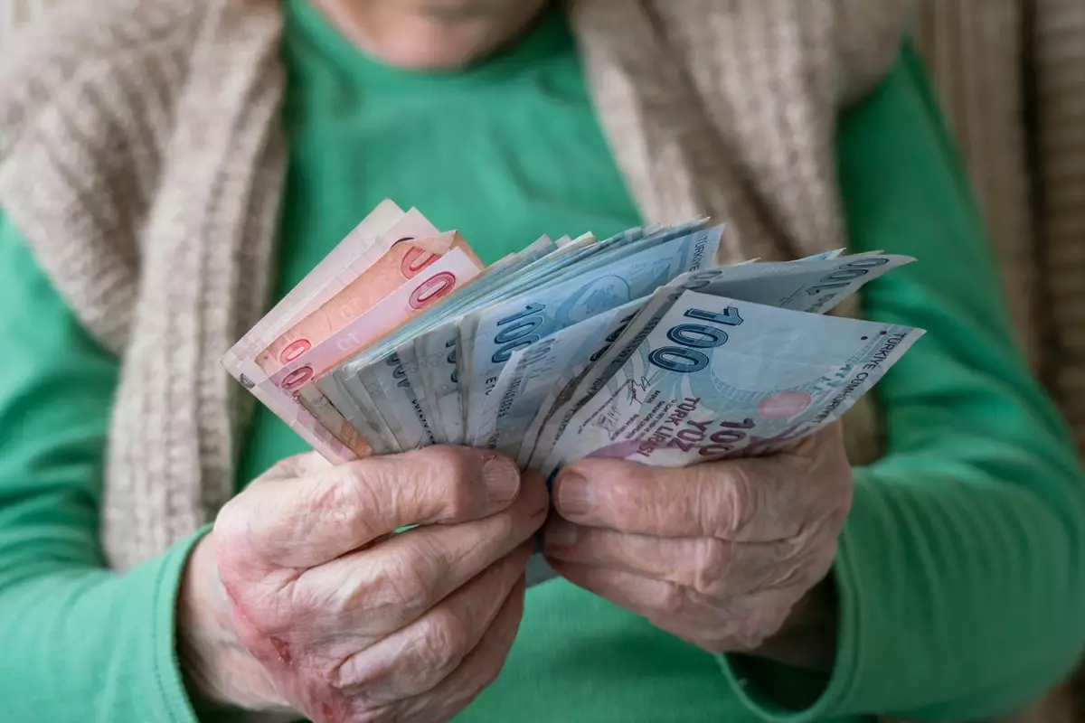 Kademeli emeklilik bekleyenler için son durum: Teklif Meclis'te mi, yasa çıktı mı? 2 Kademeli emeklilik bekleyenler için son durum: Teklif Meclis'te mi, yasa çıktı mı?
