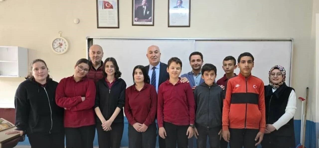 Afyonkarahisar Emirdağ İlçe Millî Eğitim Müdürü Gürkan Emeksiz, Güveççi Ortaokulu’nu