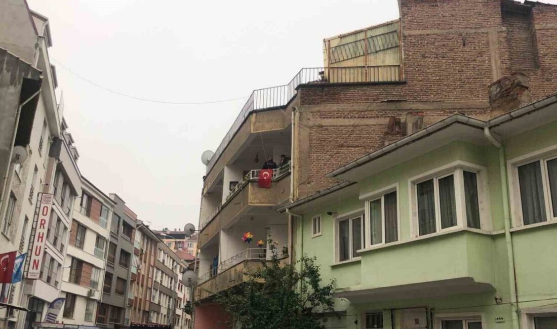 Eskişehir’de yakınlarının haber alamadığı 45 yaşındaki şahıs evinde ölü bulundu.