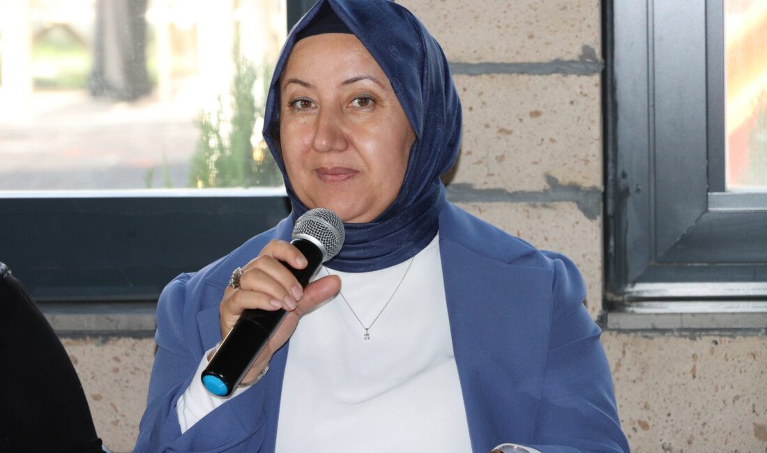 “Aile yapısını koruyup güçlendireceğiz” İscehisar Belediye Başkanı Seyhan Kılınçarslan, Kadın Kültür Evinde düzenlenen "Kadınlara