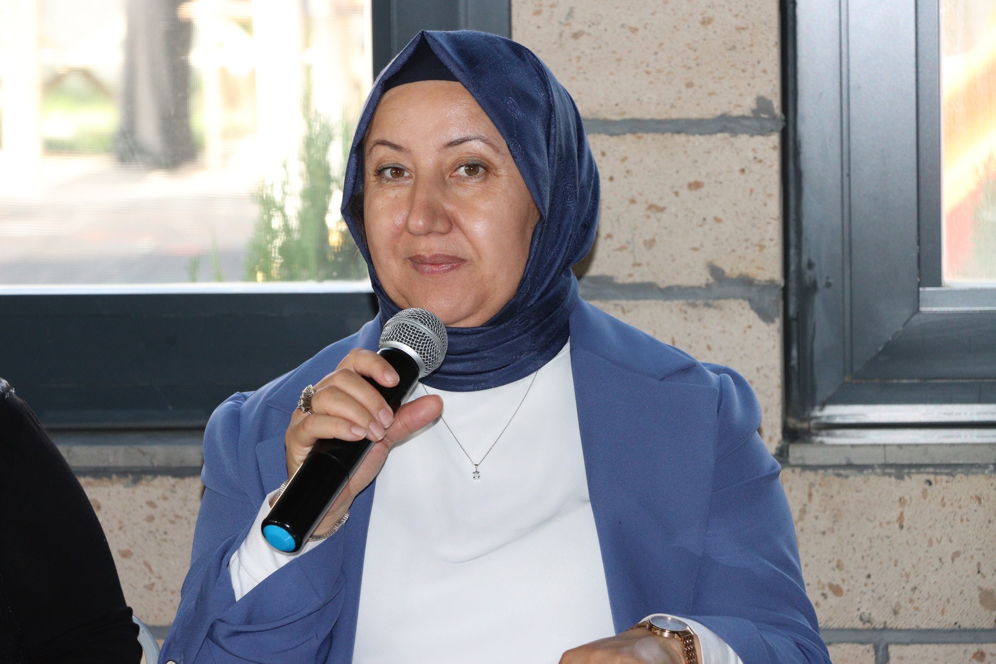 İscehisar Belediye Başkanı Seyhan Kılınçarslan, Kadın Kültür Evinde düzenlenen "Kadınlara