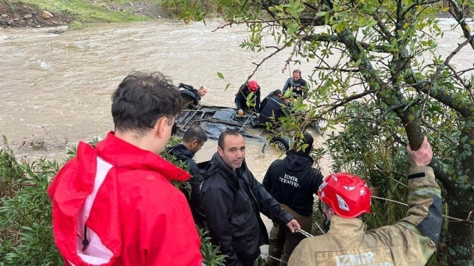 İzmir'in Foça ilçesinde şiddetli sağanak yağışın tetiklediği selde, 70 yaşındaki