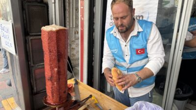 Afyonkarahisar'da Gazze'ye ambulans almak için hayır kermesi açıldı.