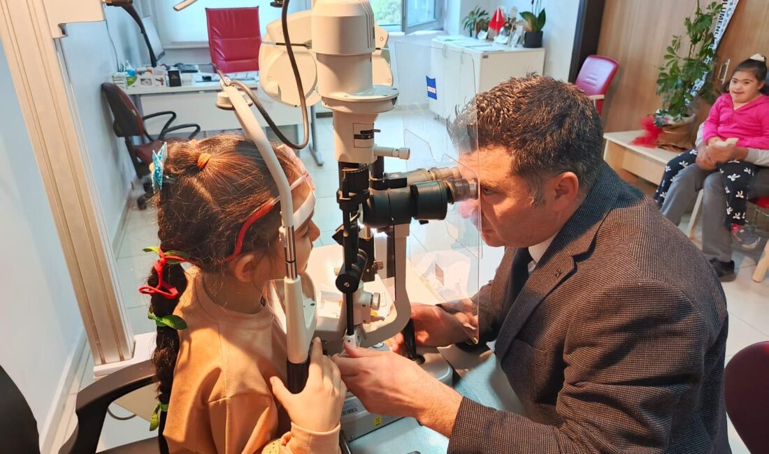 “AFSÜ Hastanesi, Dünya Hasta Hakları Günü’nün anlamına yakışır bir şekilde kutlandı” Afyonkarahisar Sağlık Bilimleri Üniversitesi (AFSÜ) Hastanesi, her yıl 26 Ekim’de