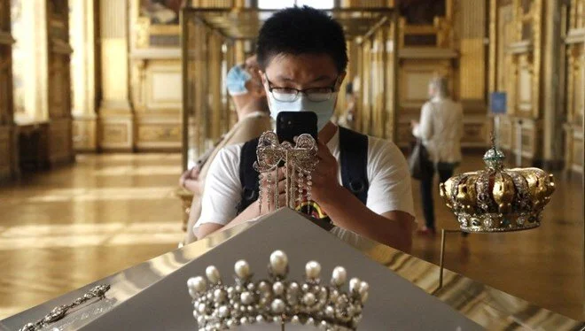 Louvre Müzesi’nden güvenlik hamlesi: Kraliyet mücevherleri merkez bankası’na taşındı Fransa’nın simgesi olan Louvre Müzesi’nde yaşanan ve ülkeyi sarsan 102