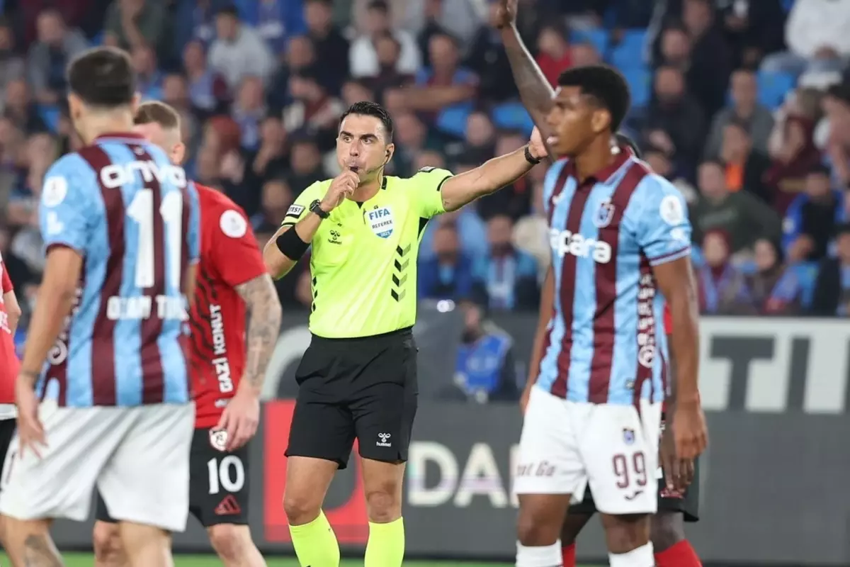 Profesyonel Futbol Disiplin Kurulu, üst klasman hakemi Arda Kardeşler’e 15