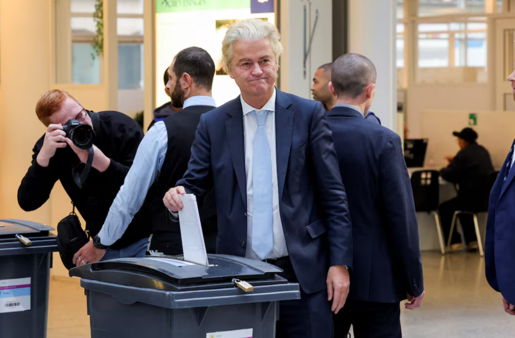 Hollanda’da seçmenler bugün erken genel seçimler için sandık başına gitti.