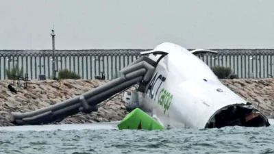 Hong Kong Uluslararası Havalimanı'nda iniş sırasında pistten çıkan ACT Havayolları'na