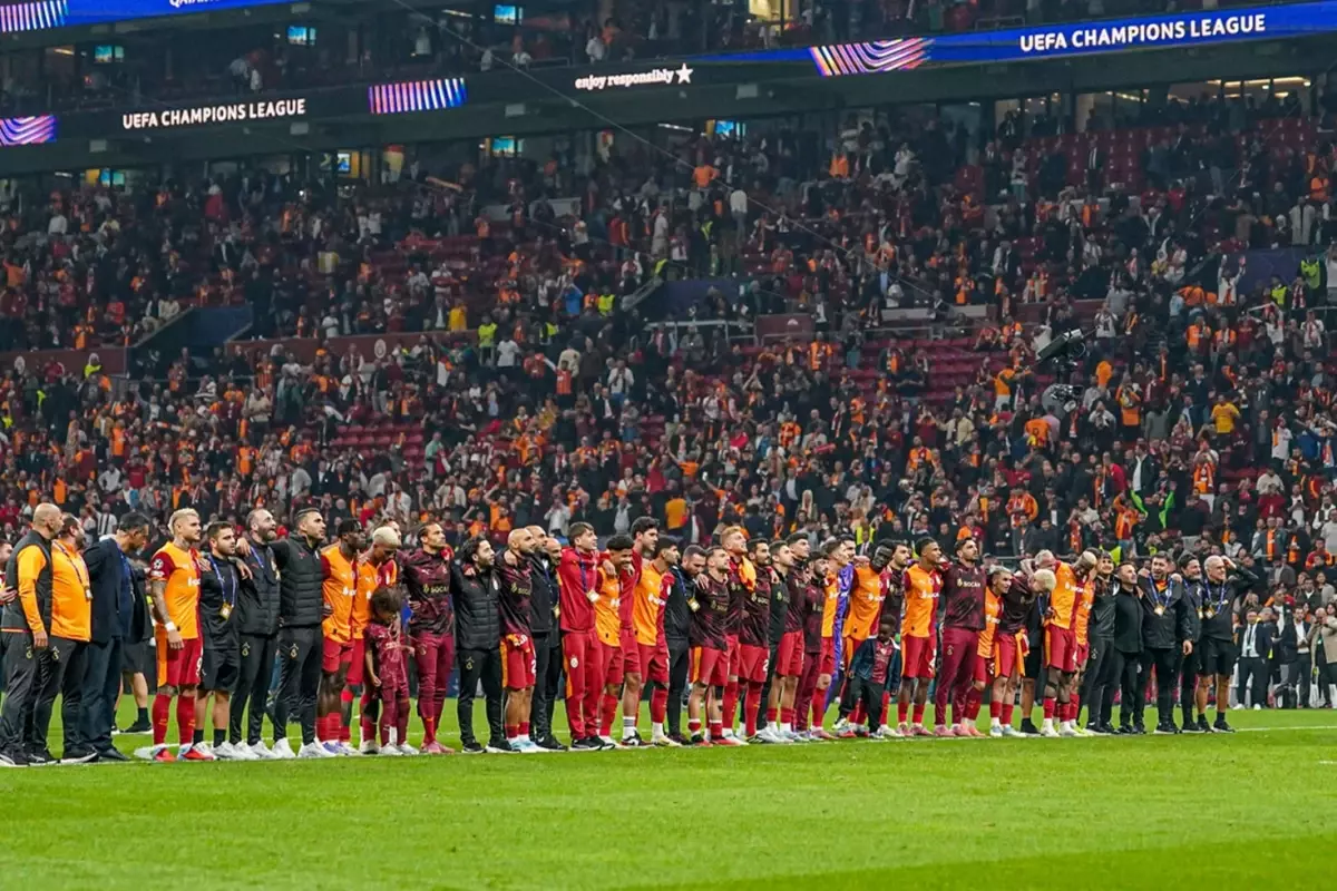 Galatasaray'da Wilfried Singo, Şampiyonlar Ligi'ndeki performansı ile dikkat çekti. İngiliz