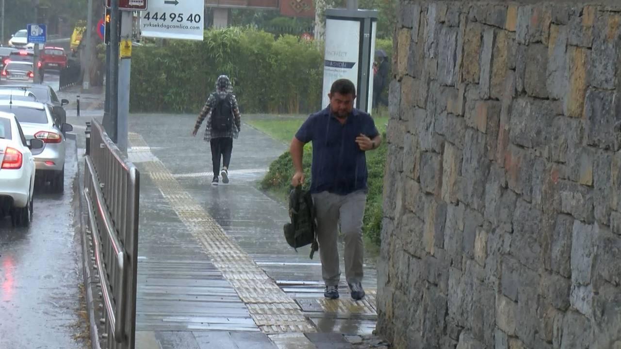 Meteoroloji uyarısının ardından, İstanbul'da öğle saatlerinden sonra beklenen gök gürültülü