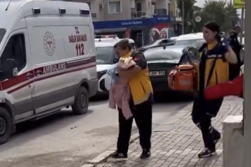 İzmir’in Gaziemir ilçesinde bir camii avlusunda bırakılan erkek bebek bulundu.