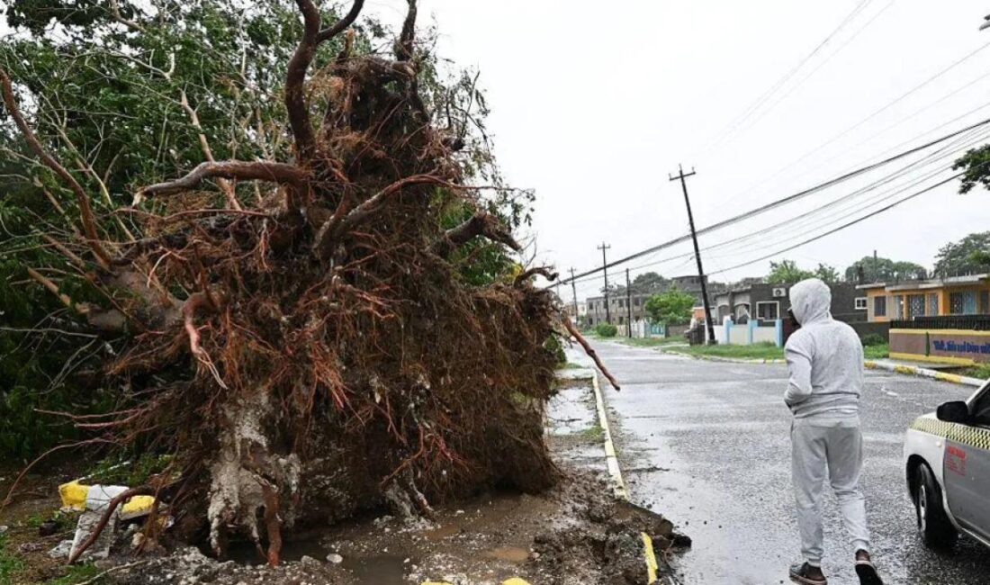 Melissa kasırgası 25 can aldı: Sel felaketi devam ediyor Haiti'nin güneyinde Melissa Kasırgası'nın tetiklediği şiddetli yağışlar ve sel baskınları