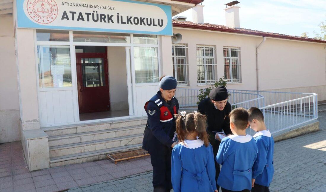 Jandarma’dan vatandaşa bilgilendirme Afyonkarahisar İl Jandarma Komutanlığı ekipleri tarafından merkez ilçe Susuz beldesinde