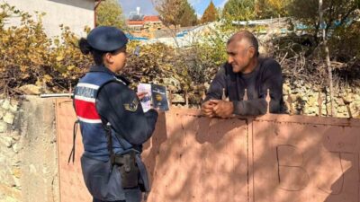 Afyonkarahisar'ın Bayat ilçesinde jandarma ekipleri, yaklaşık 100 vatandaşa "Kadına El