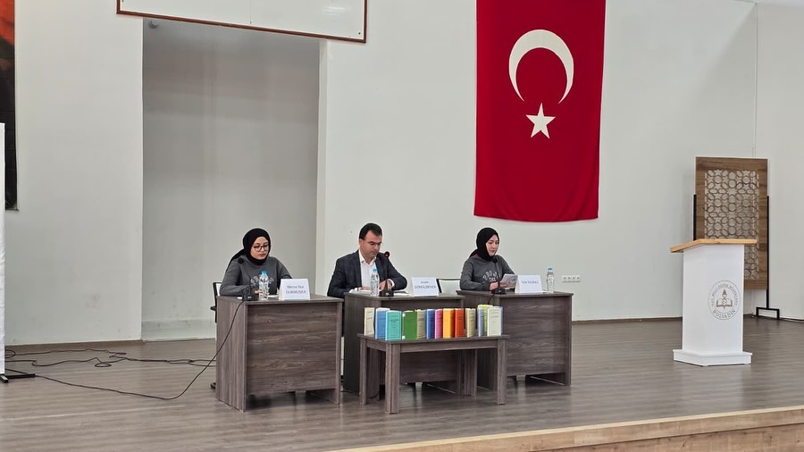 Bolvadin İlçe Milli Eğitim Müdürlüğü tarafından Anadolu Mektebi Yazar Okumaları