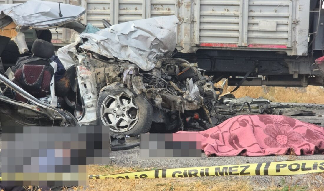 Aksaray Eskil ilçesinde otomobilin dönüş yapan kamyona çarpması sonucu meydana