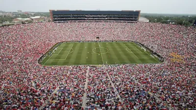 Tüm dünyanın en popüler spor dalı futbolun mabetlerini oturma kapasitelerine