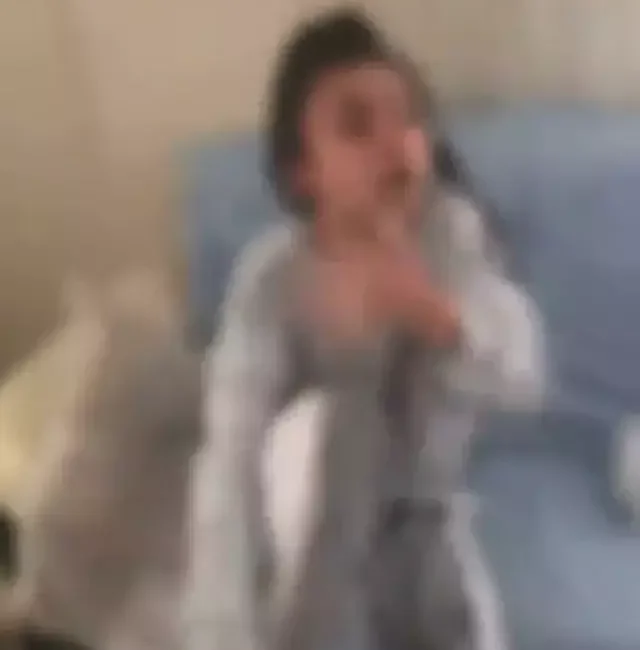 Manisa'nın Yunusemre ilçesinde bir şahsın 16 yaşındaki kız kardeşine kaynar