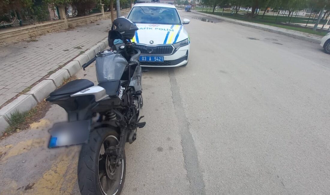 Afyonkarahisar'da kullandığım motosikletin plakasında ki rakam ve harfleri bant ile