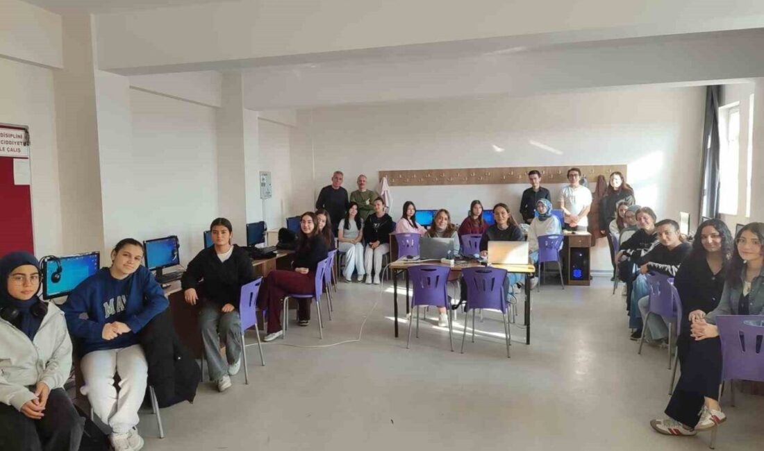 Afyon’da lise öğrencilerine yönelik ‘Siber Tehdit İstihbaratı’ kursu açıldı Afyonkarahisar Zübeyde Hanım Kız Mesleki ve Anadolu Lisesinde, Halk Eğitimi