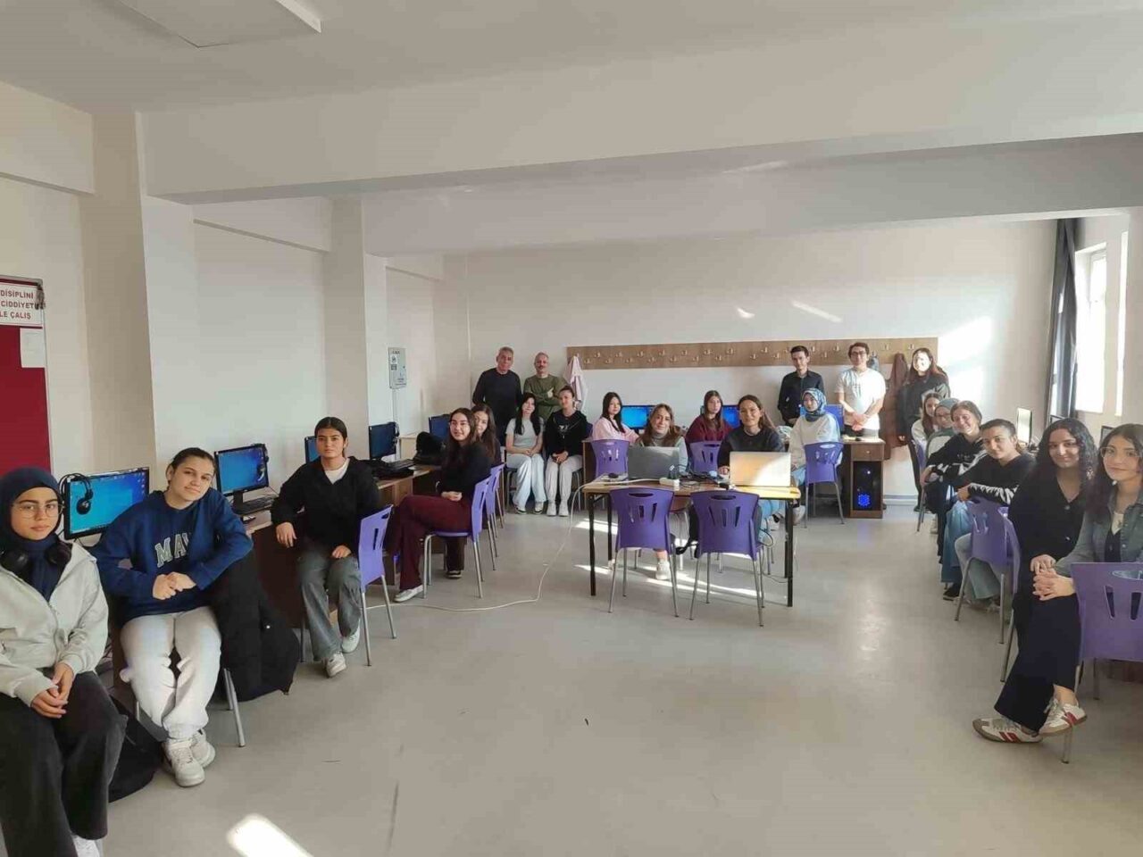 Afyonkarahisar Zübeyde Hanım Kız Mesleki ve Anadolu Lisesinde, Halk Eğitimi