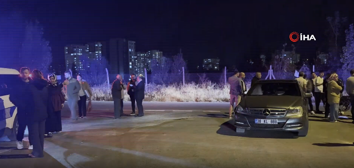 Kayseri’nin Melikgazi ilçesinde motosikletin otomobile çarptığı kazada anne ve bebek