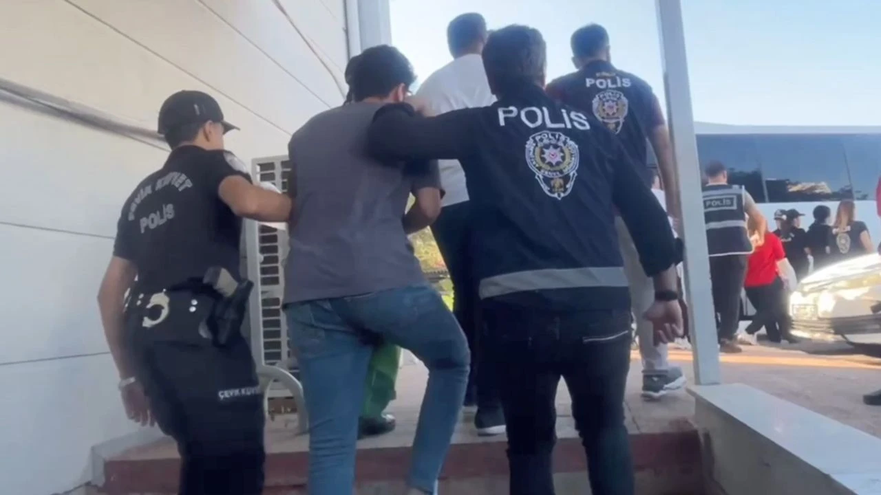 Mersin polisi, sosyal medya üzerinden alışveriş yöntemiyle dolandırıcılık yapan şebekeye