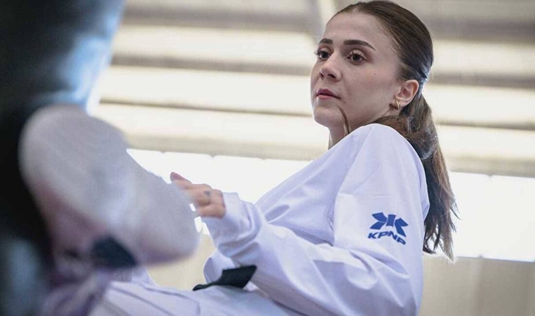 Merve Dinçel Kavurat Çin’de Dünya Şampiyonu Oldu Milli tekvandocu Merve Dinçel Kavurat, Çin’de düzenlenen Dünya Tekvando Şampiyonası’nda