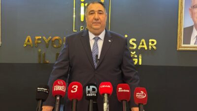 Afyonkarahisar’da AK Parti teşkilatının iki mahalle bakkalında vatandaşların borçlarını kapatması,